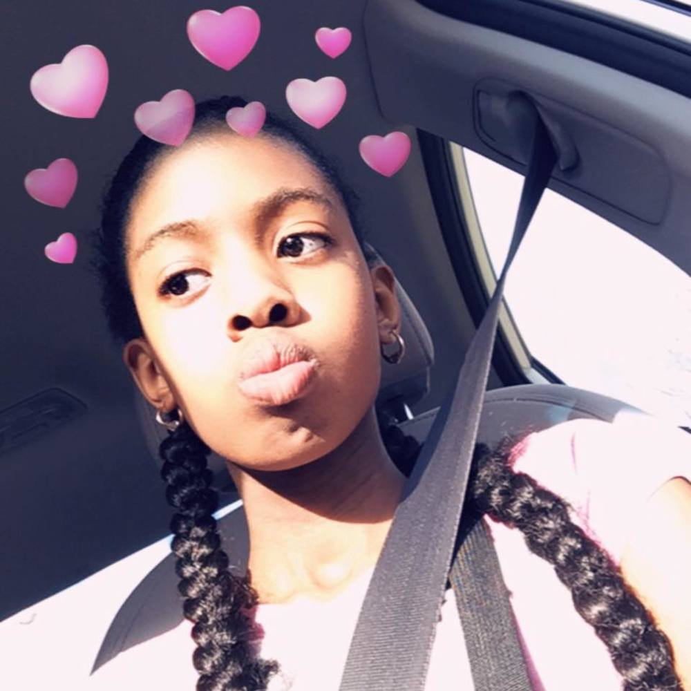 Meet your Posher, Macaya